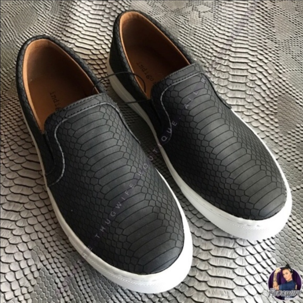 NWT Charcoal Grey slip on  shoes, reptile pattern