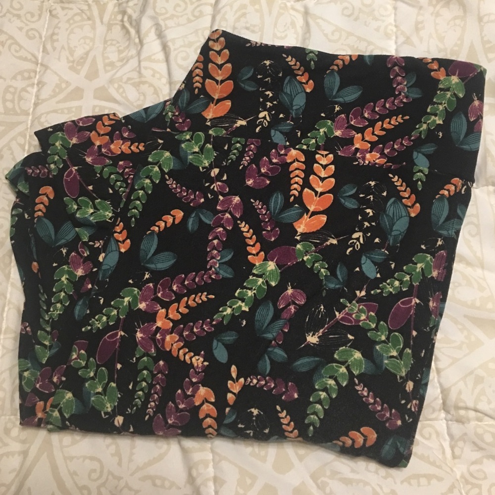 Black leaf print Lularoe tall and Curvy leggings