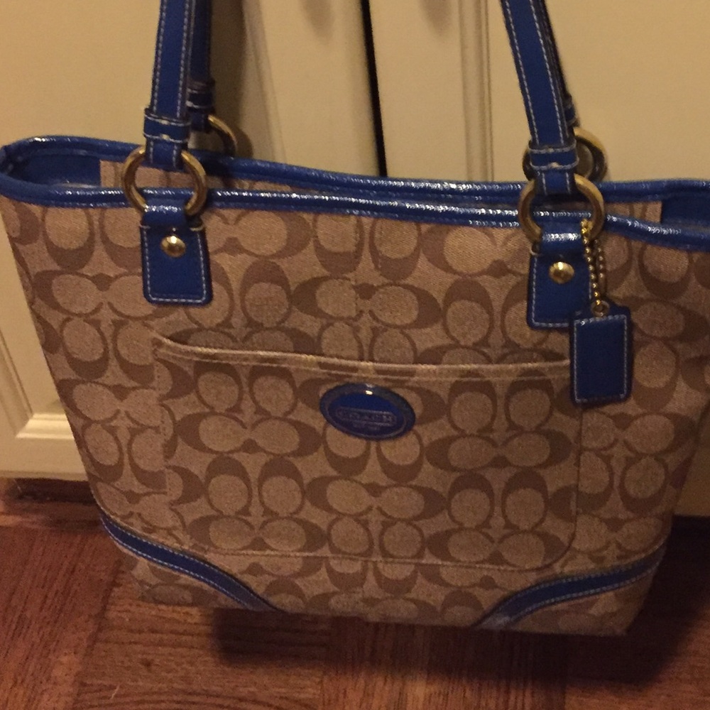 Coach Purse. Great Condition!!