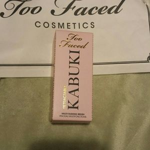 Too faced retractable kabuki brush