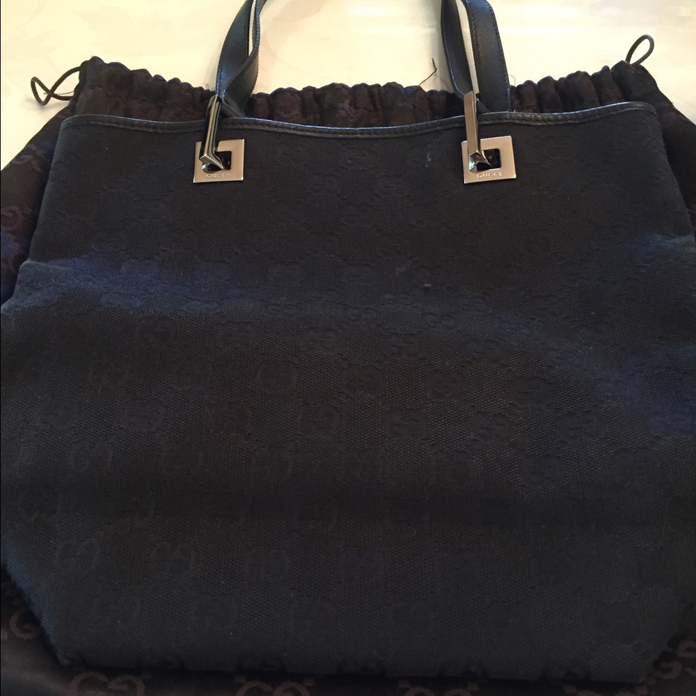 Classic Gucci Bucket Bag