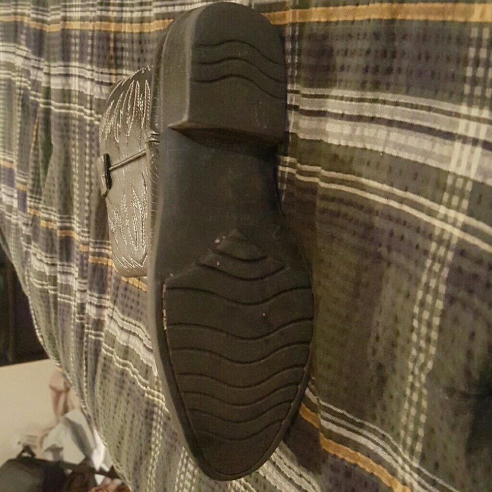 Boot - Picture 2 of 2