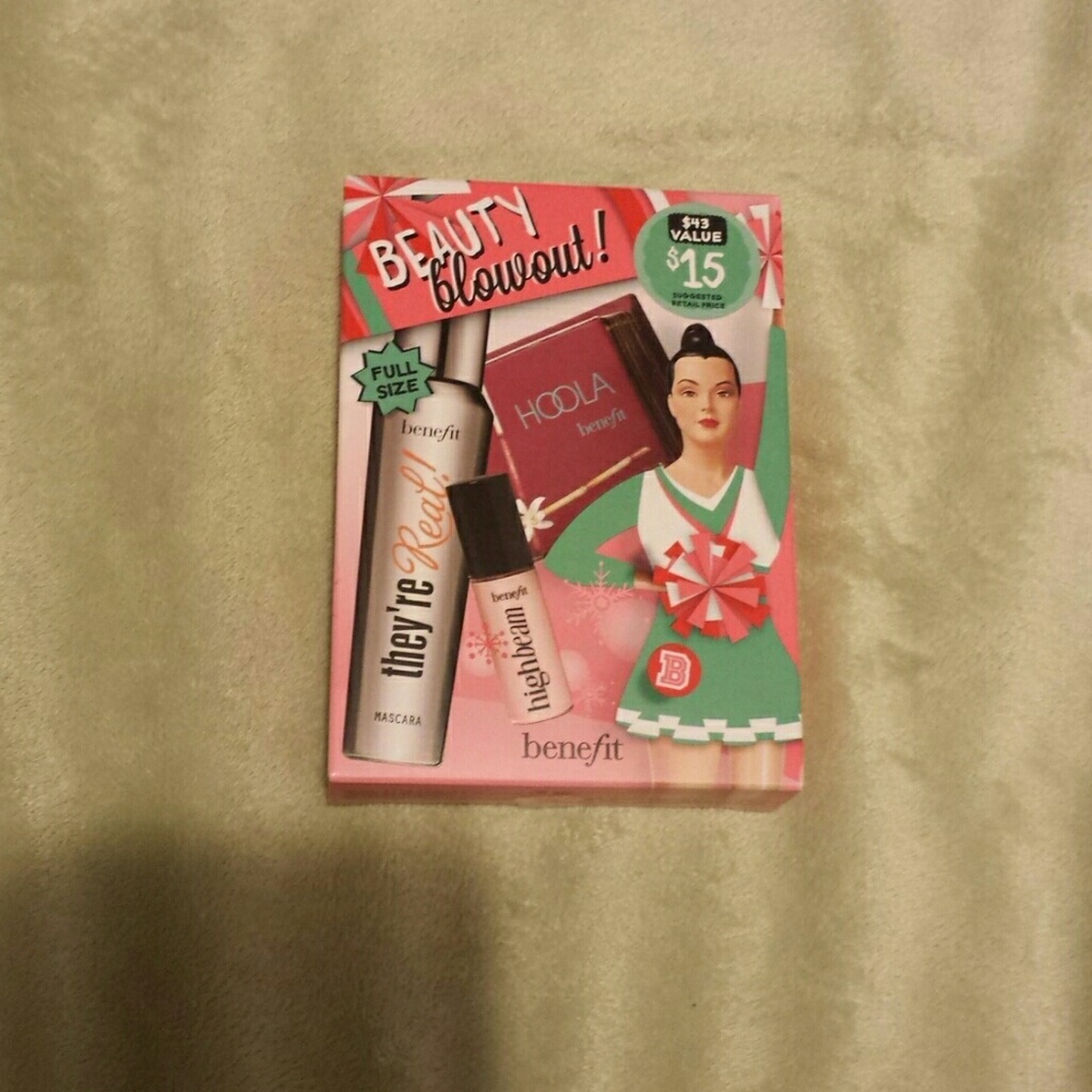 Benefit beauty blowout kit.