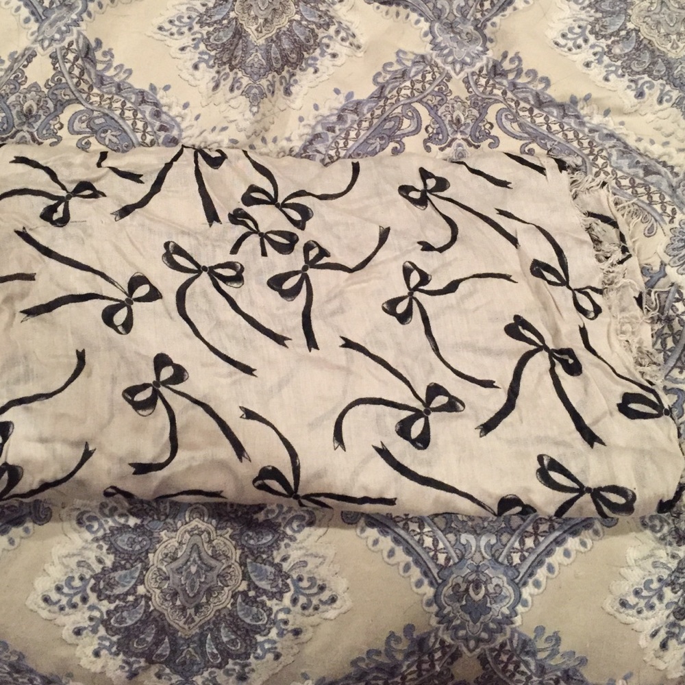 Bow rectangular fringe scarf