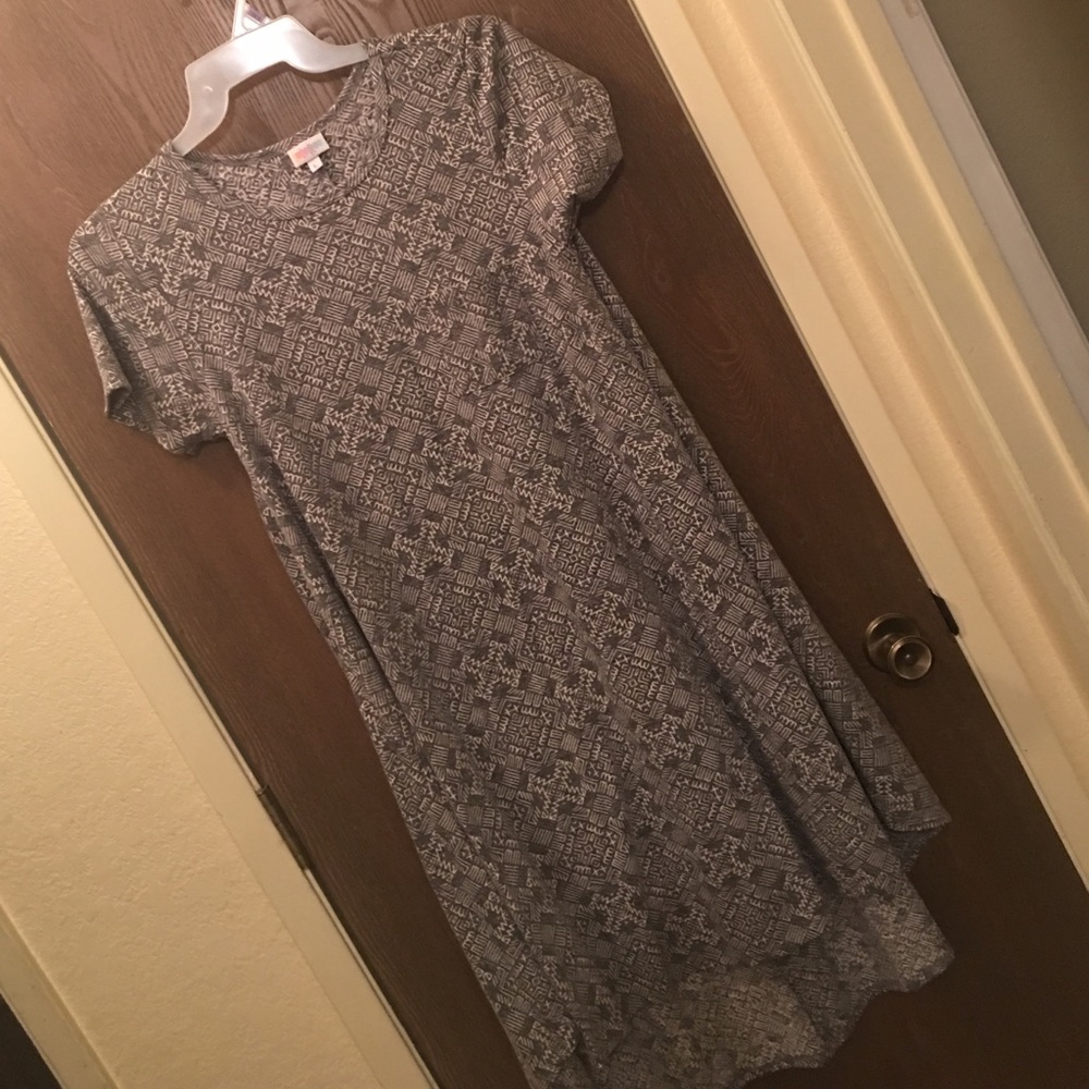 Grey and white print Lularoe Carly