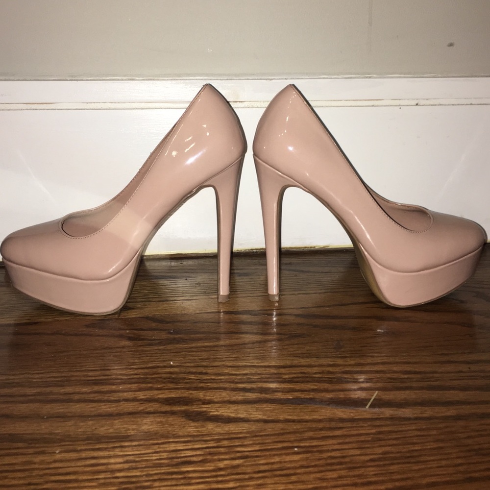 Nude Pumps