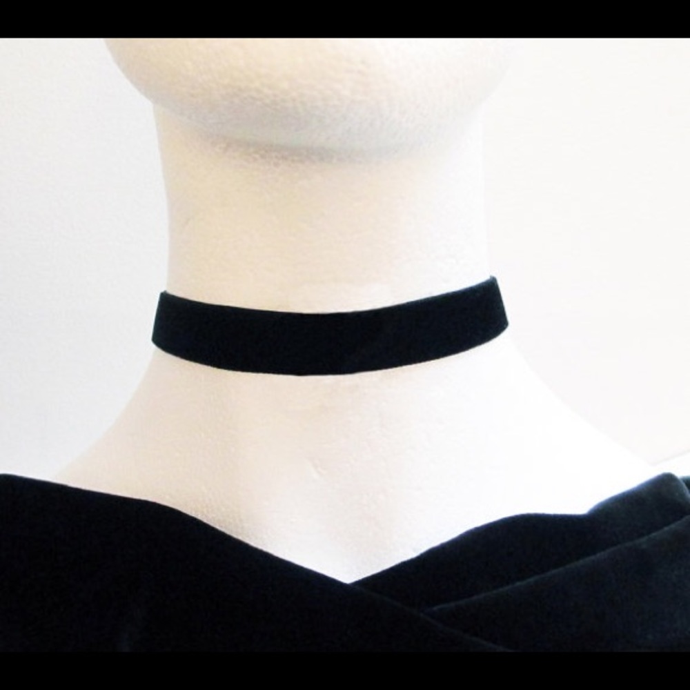 Black choker