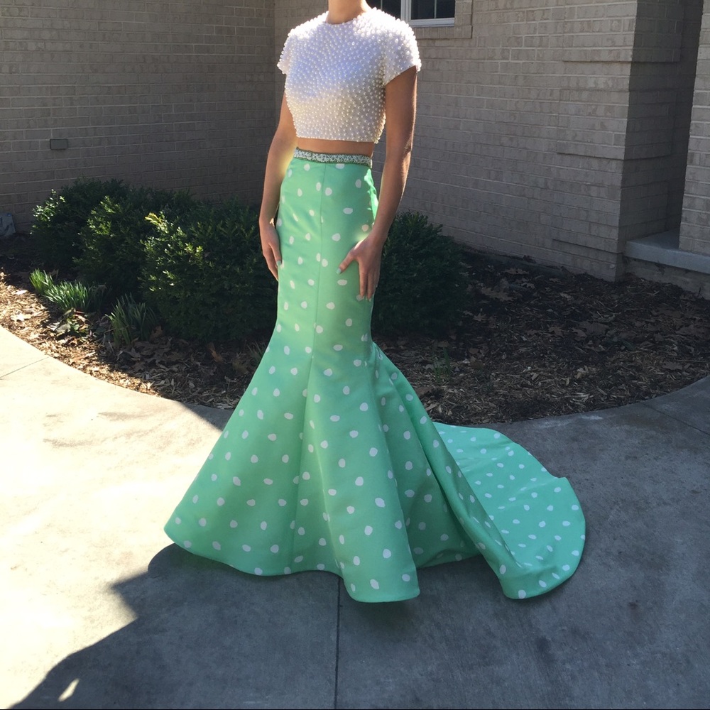 Sherri hill 2 piece gown size 00