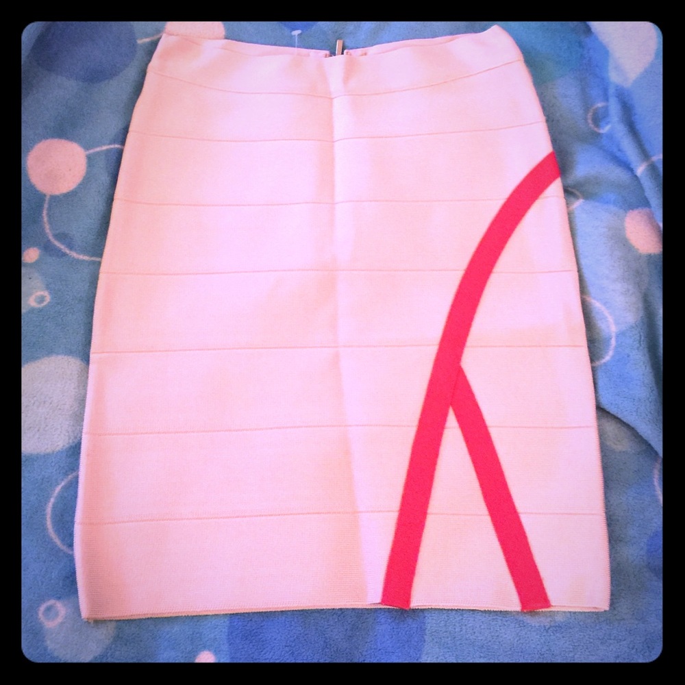 Bebe skirt size S. Brand new never worn.