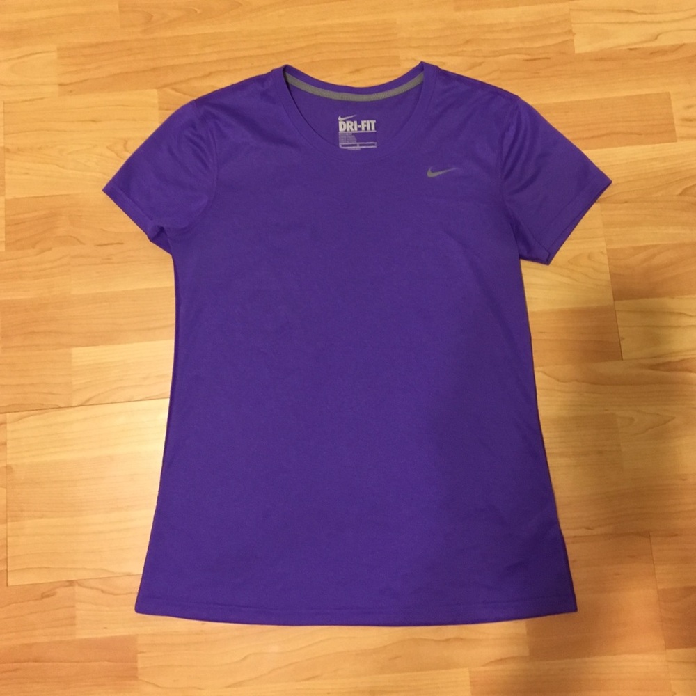 Nike dri-fit, regular cut, purple tee, M
