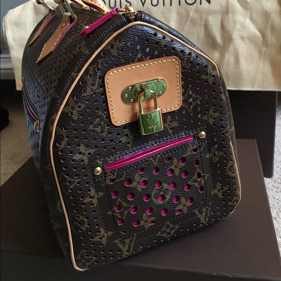 🌟SOLD🌟LIMITED EDITION PERFORATED SPEEDY 30- PINK - Picture 3 of 4