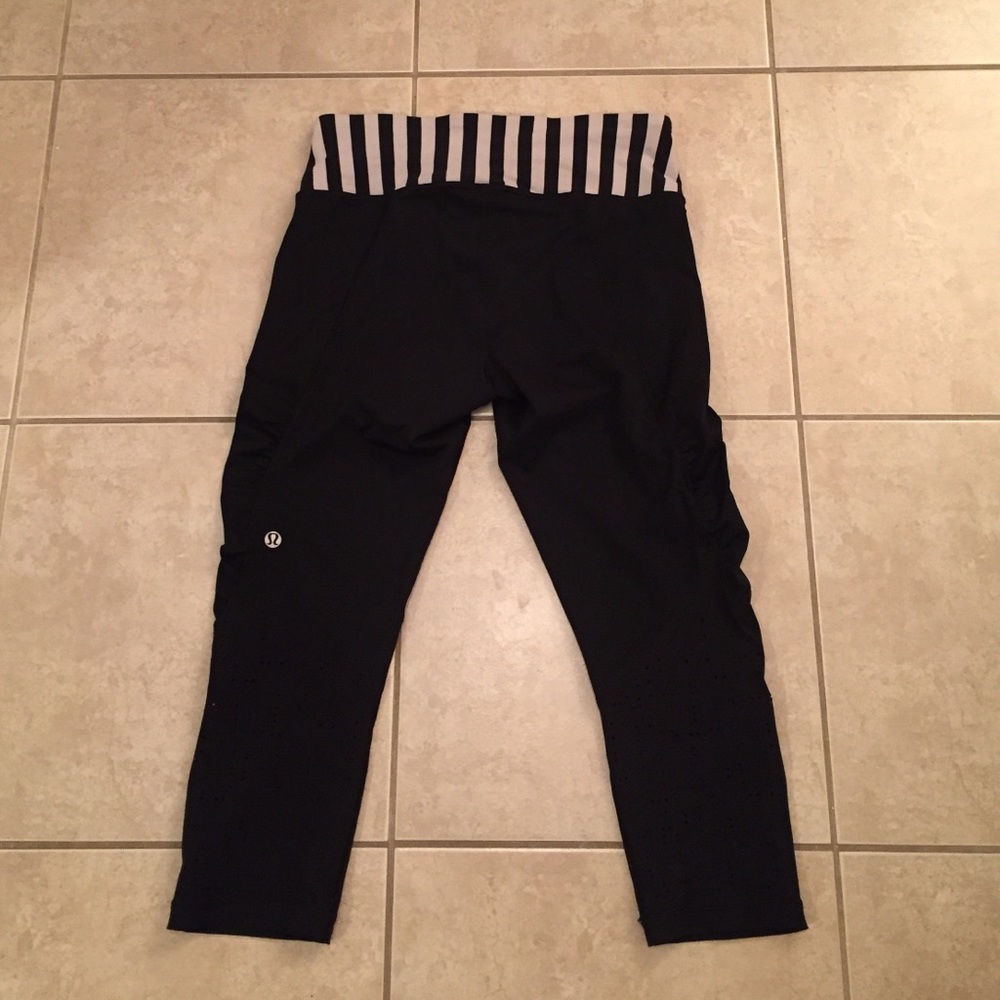Lululemon cropped waterproof yoga pants