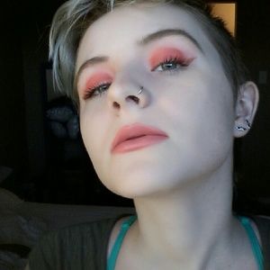 Meet your Posher, Claire