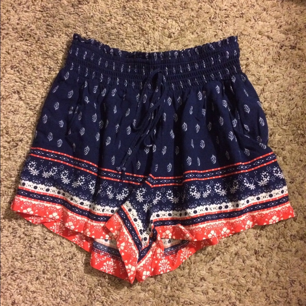 Flowy patterned shorts - Picture 2 of 4