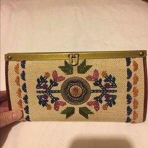 Fossil latch wallet floral front and embroidery