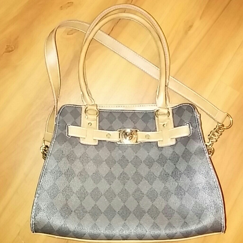 Purses - Picture 2 of 4