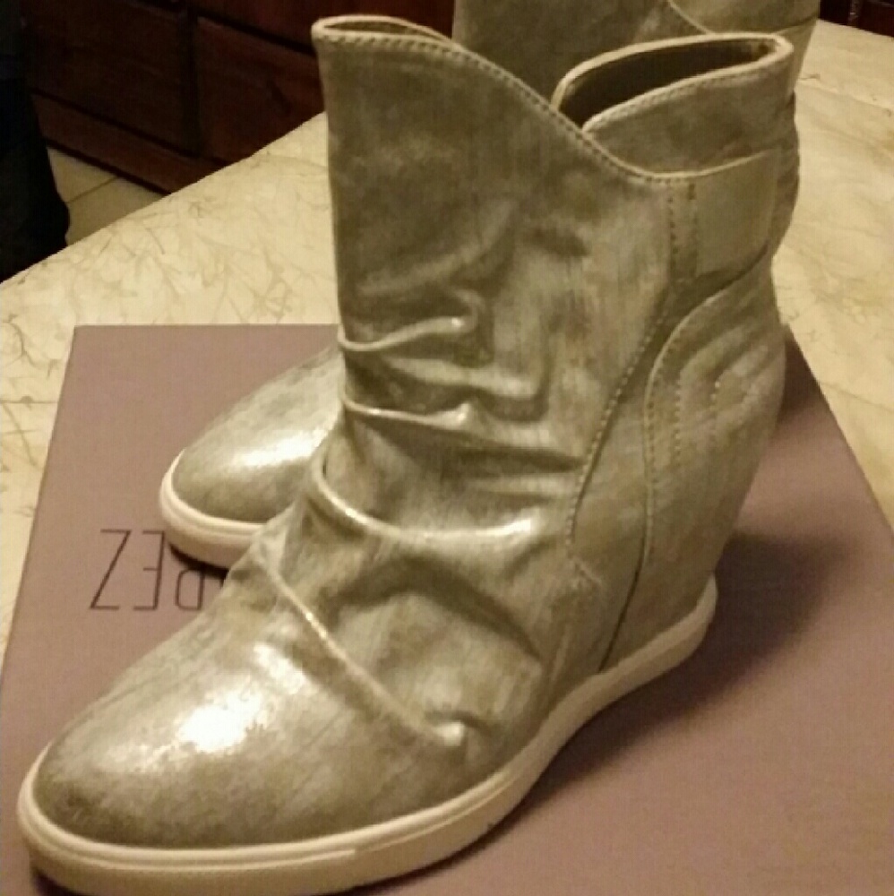 Ankle boots&tennis shoes
