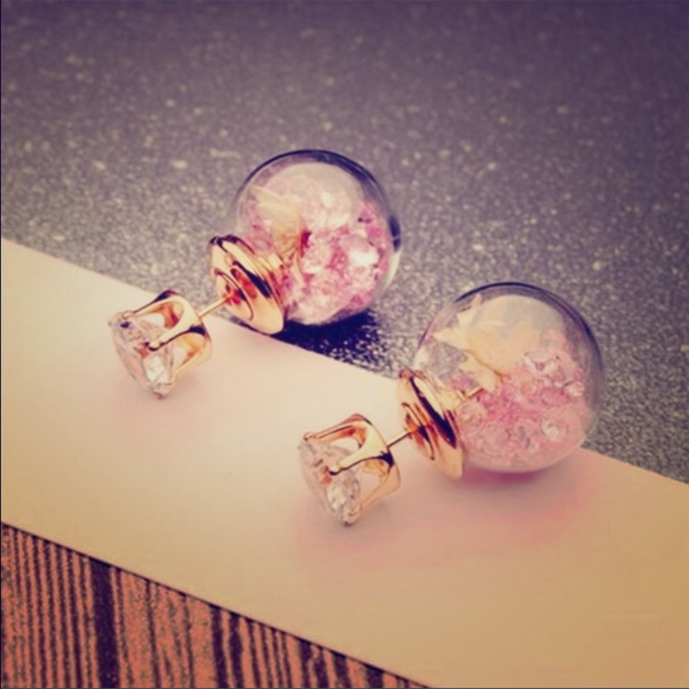 Diamond earrings with flower filled backs! 🌺