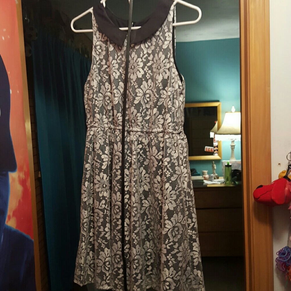 Black and White floral dress w/ belt