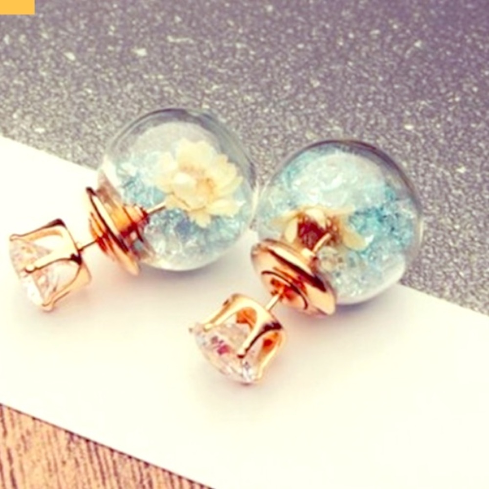Diamond earrings with flower back 🌼