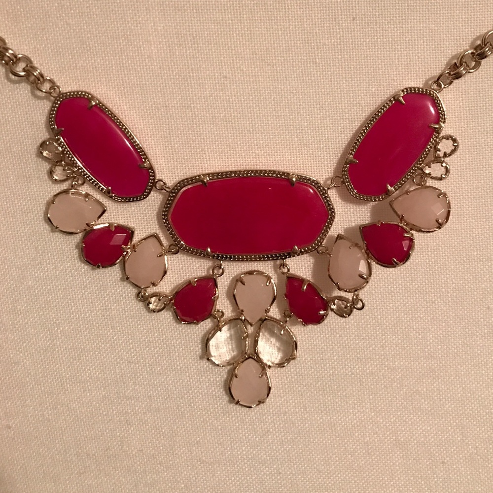 SOLD. Kendra Scott Livia necklace