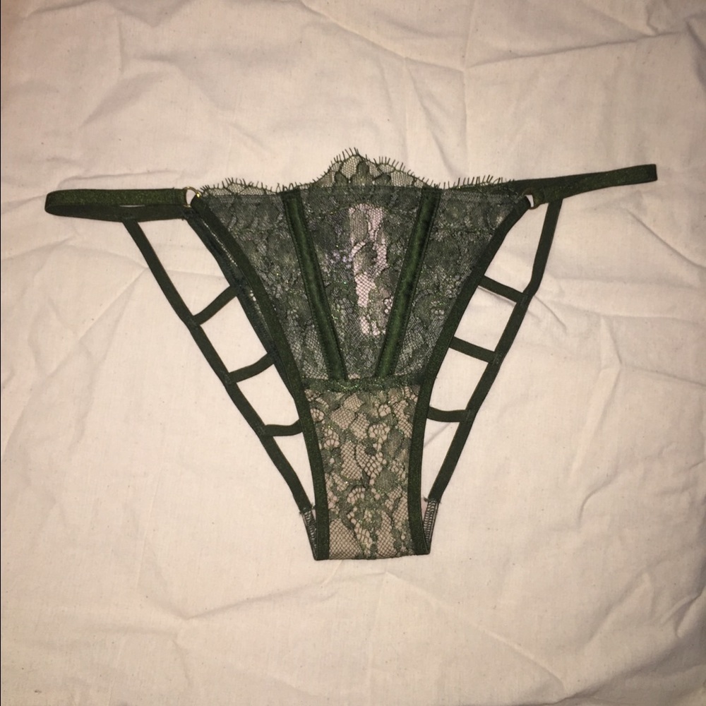 VS low-rise string bikini