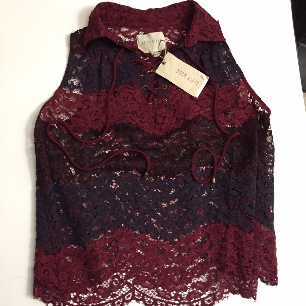 🎉SOLD!🎉$68 Moon River Lace Top Sleeveless Maroon