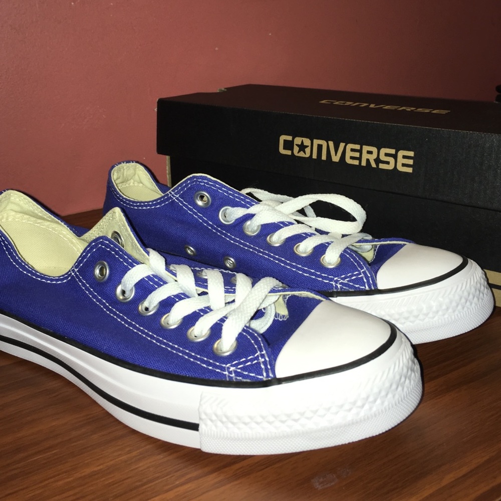 Converse Chuck Taylor Low Top Dazzling Blue.