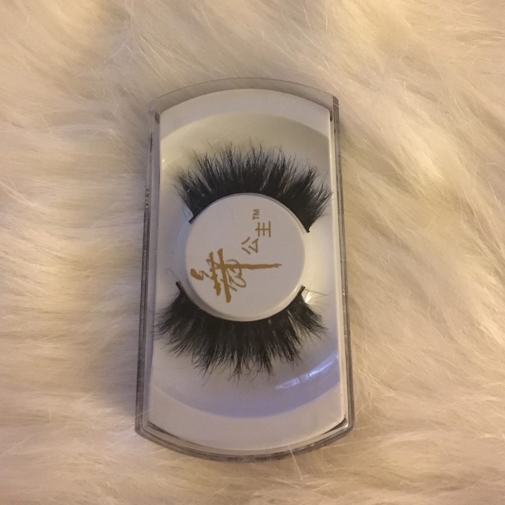 💯 % Fashion Mink Eyelashes