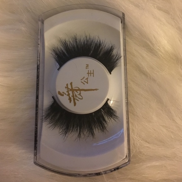 π― % Fashion Mink Eyelashes - Picture 3 of 4