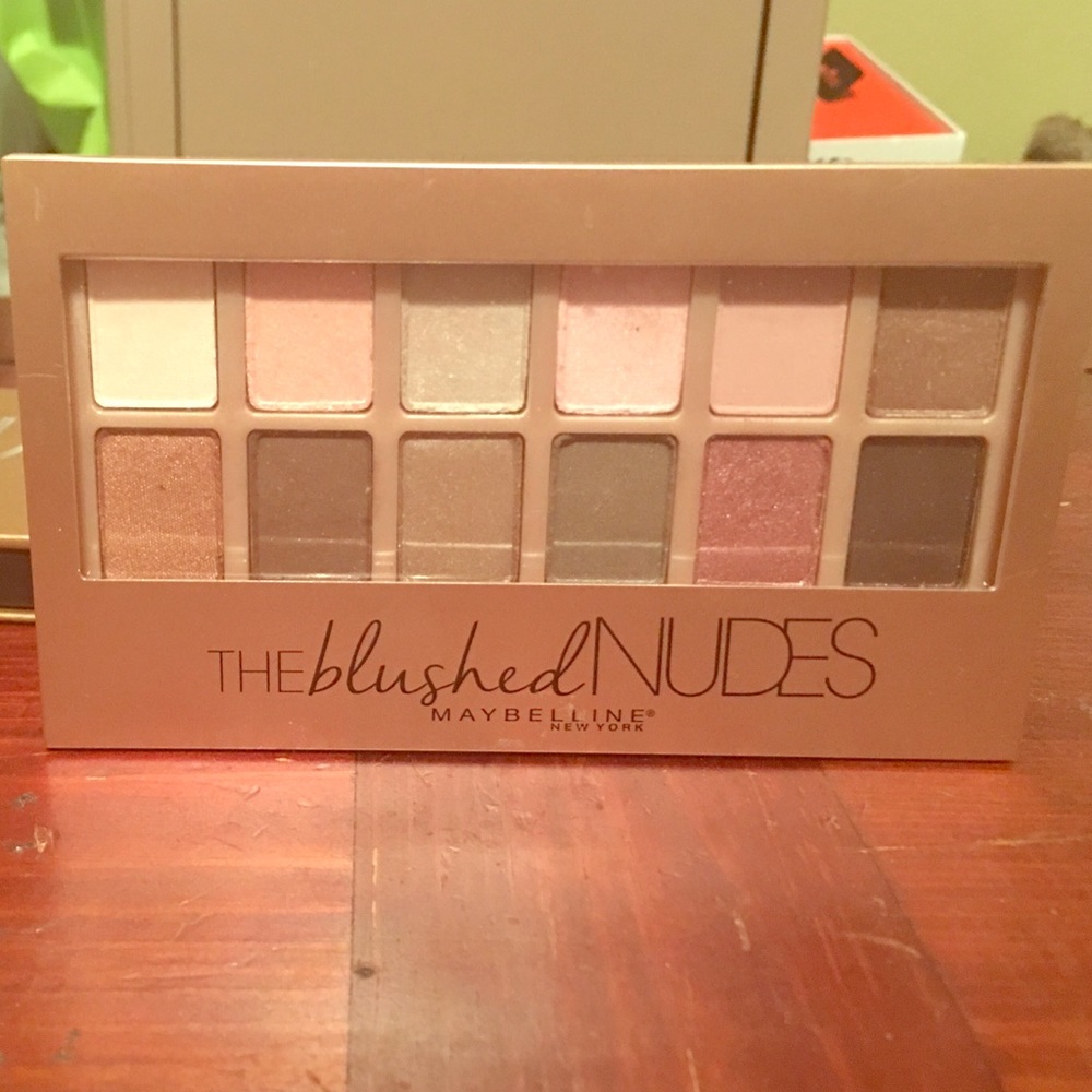 Maybelline The Blushed Nudes Palette