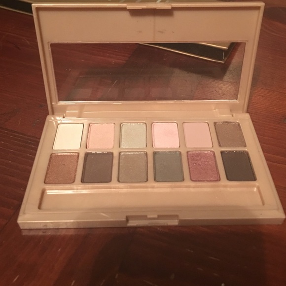 Maybelline The Blushed Nudes Palette - Picture 2 of 3