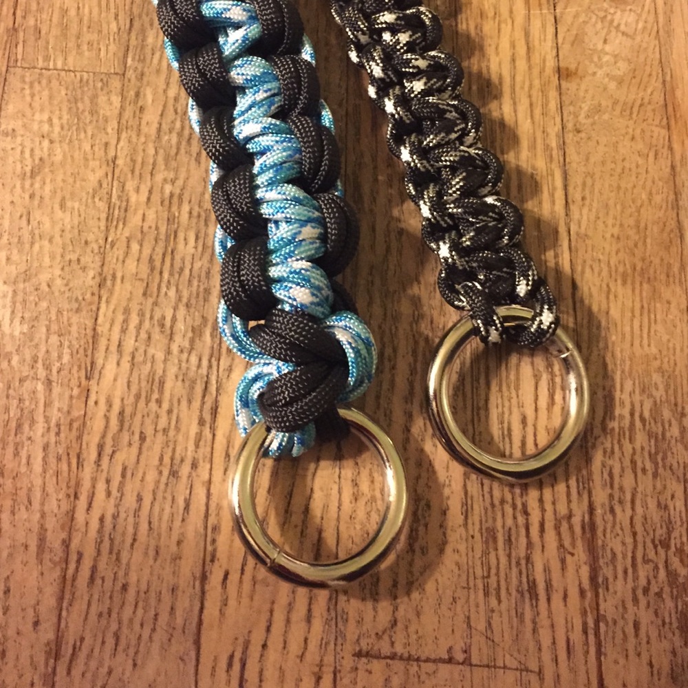 Paracord dog collar