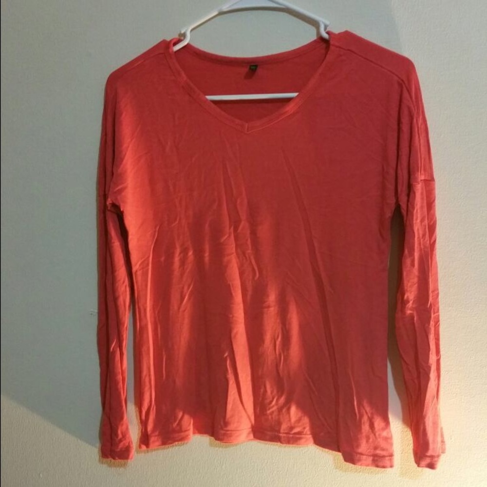 Basic orange v neck tee