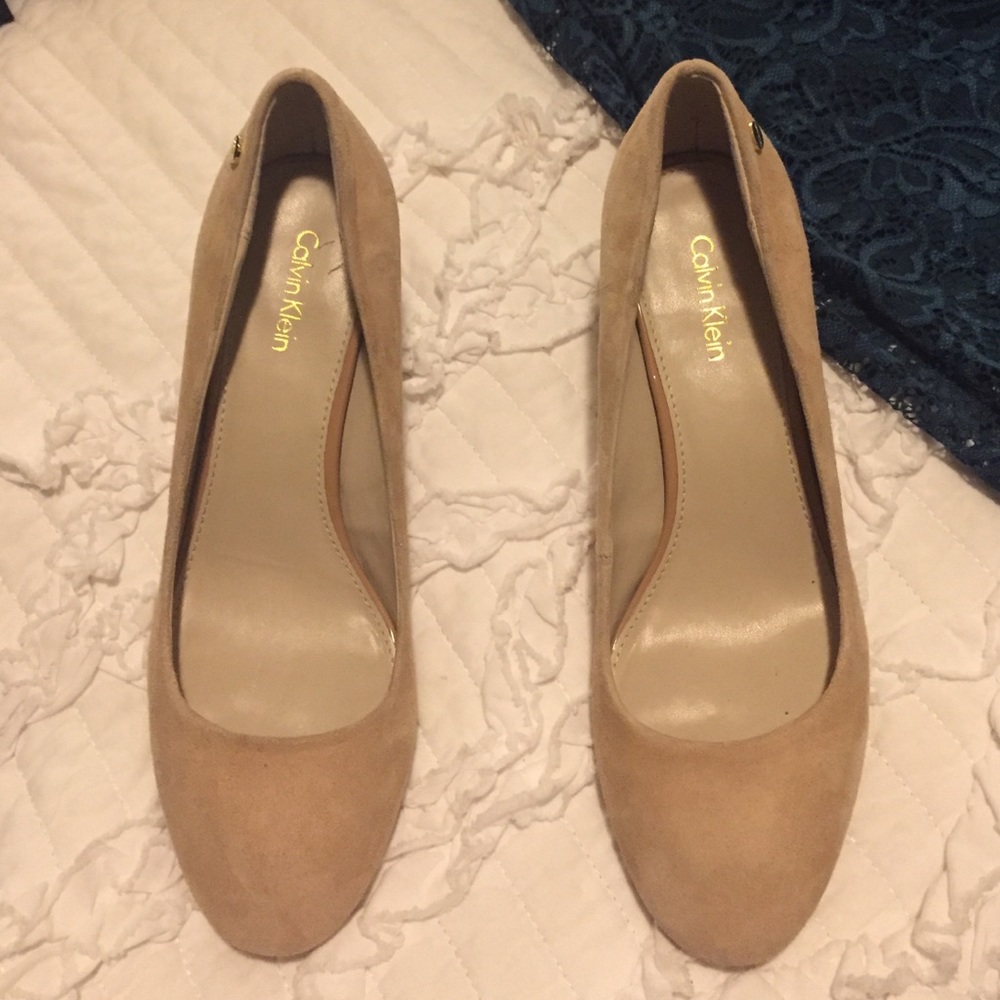 Calvin Klein - Beige Suede Knock Out
