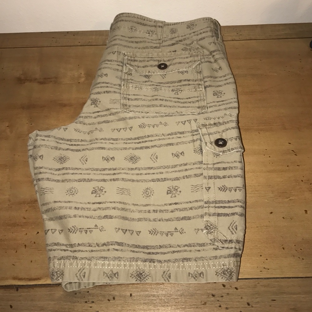 Classic style American Eagle pattern shorts.