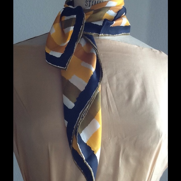 Stunning Vintage Silk Una Scarf - Picture 2 of 4