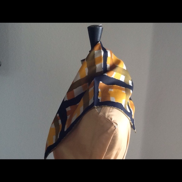 Stunning Vintage Silk Una Scarf - Picture 4 of 4
