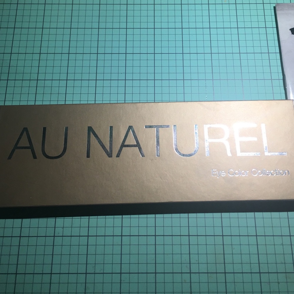 Au Naturel Eyeshadow Palette