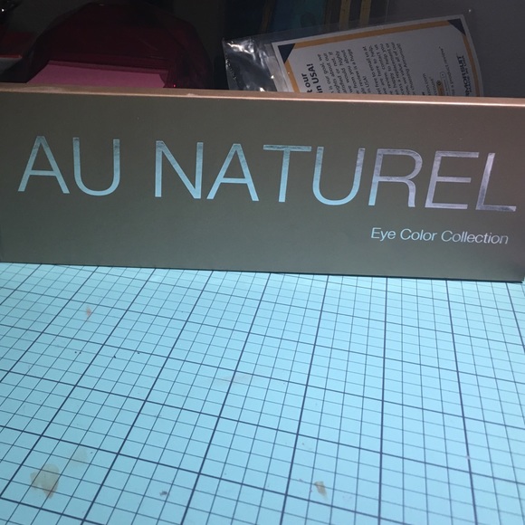 Au Naturel Eyeshadow Palette - Picture 4 of 4