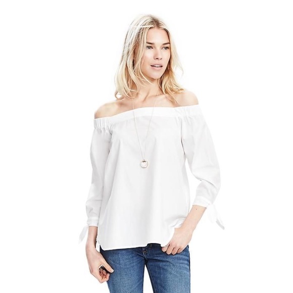 Banana Republic Tops - Banana Republic off the shoulder top!