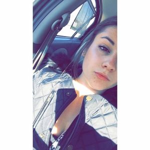 Meet your Posher, Kenzie