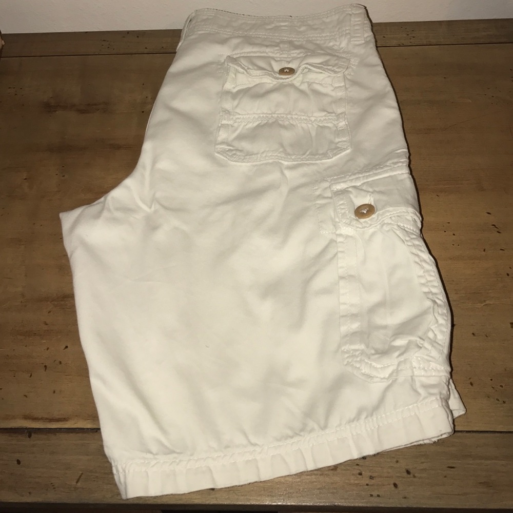 White cargo American Eagle shorts (longer length)