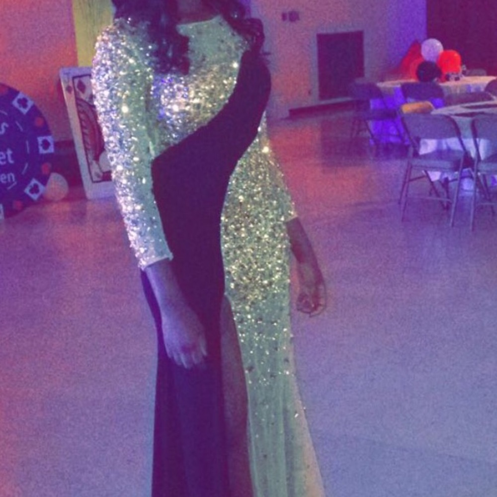 Prom/Pageant Dress! Available In 2 sizes! - Picture 3 of 3