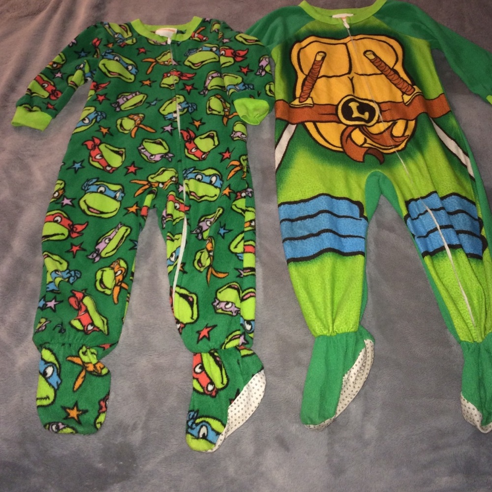Lot of 2 footed fleece pjs
