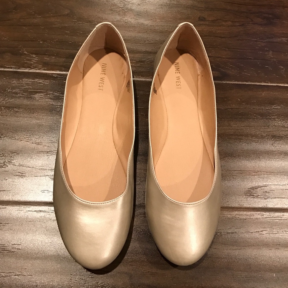 Nine West tan/goldish flats