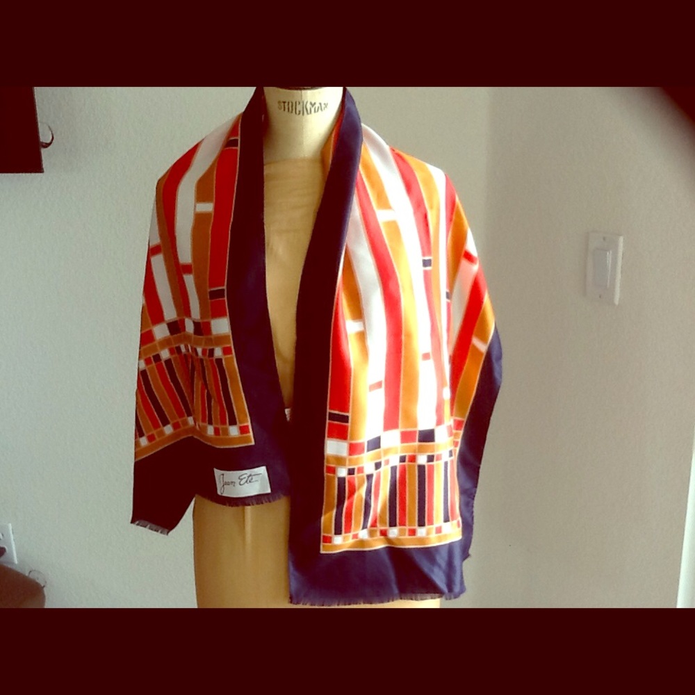 Uber stylish Jean Ete scarf