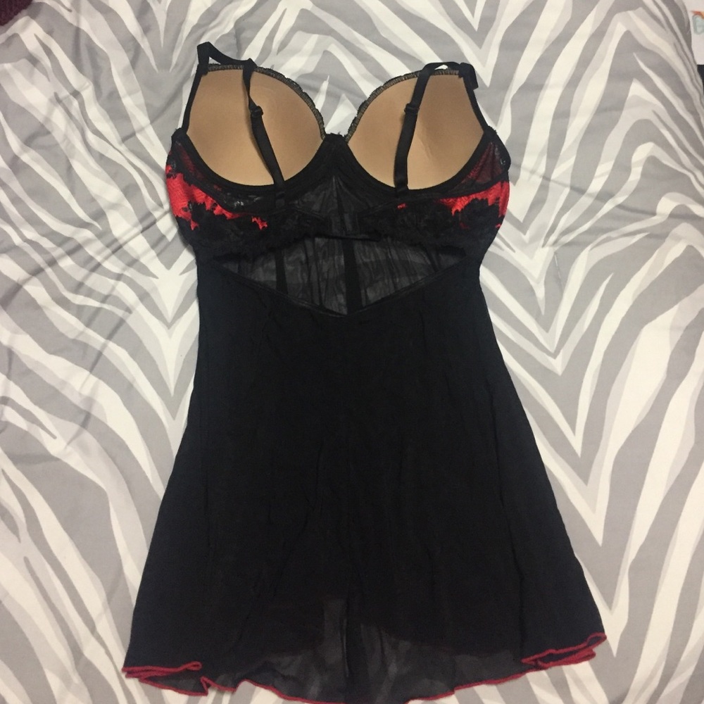 Lingerie - Picture 3 of 4