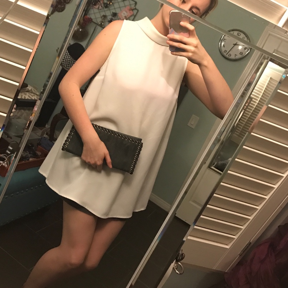 Sassy white tunic!💕