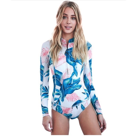 SALE! 🚨 Stunning Long Sleeve One Piece Swimsuit - Picture 1 of 7